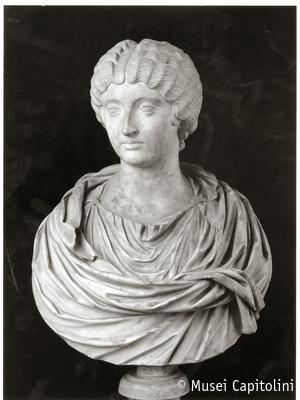 Faustina Jr Capitoline type 9 hairstyle front view.jpg
