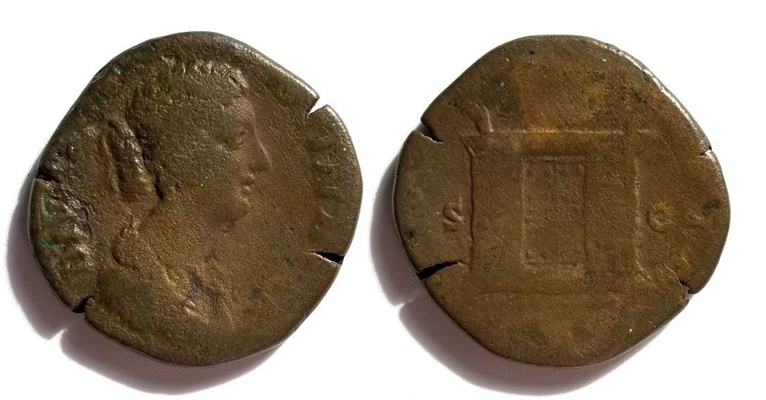 Faustina Jr CONSECRATIO altar sestertius.jpg
