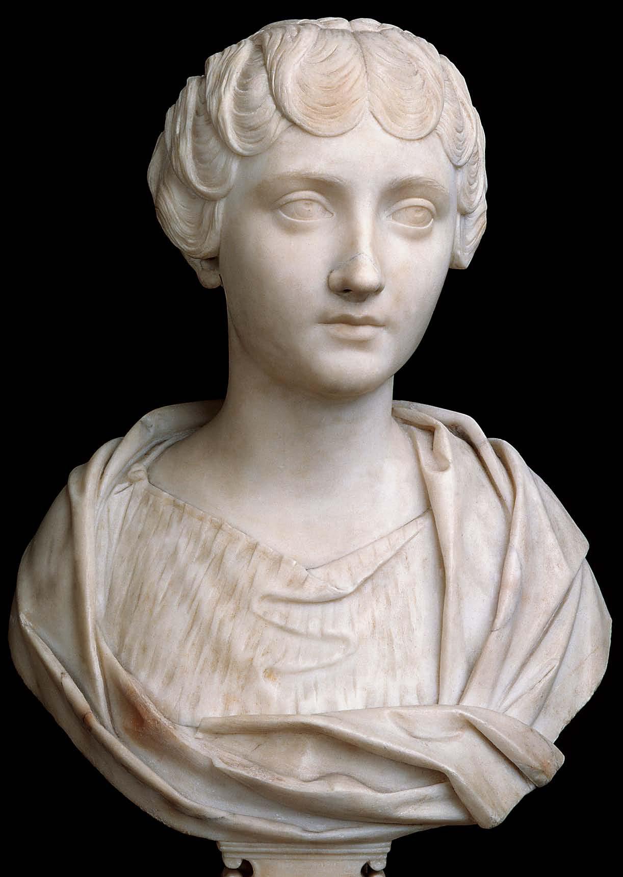Faustina Jr statue Musei Capitolini di Roma 2.jpg