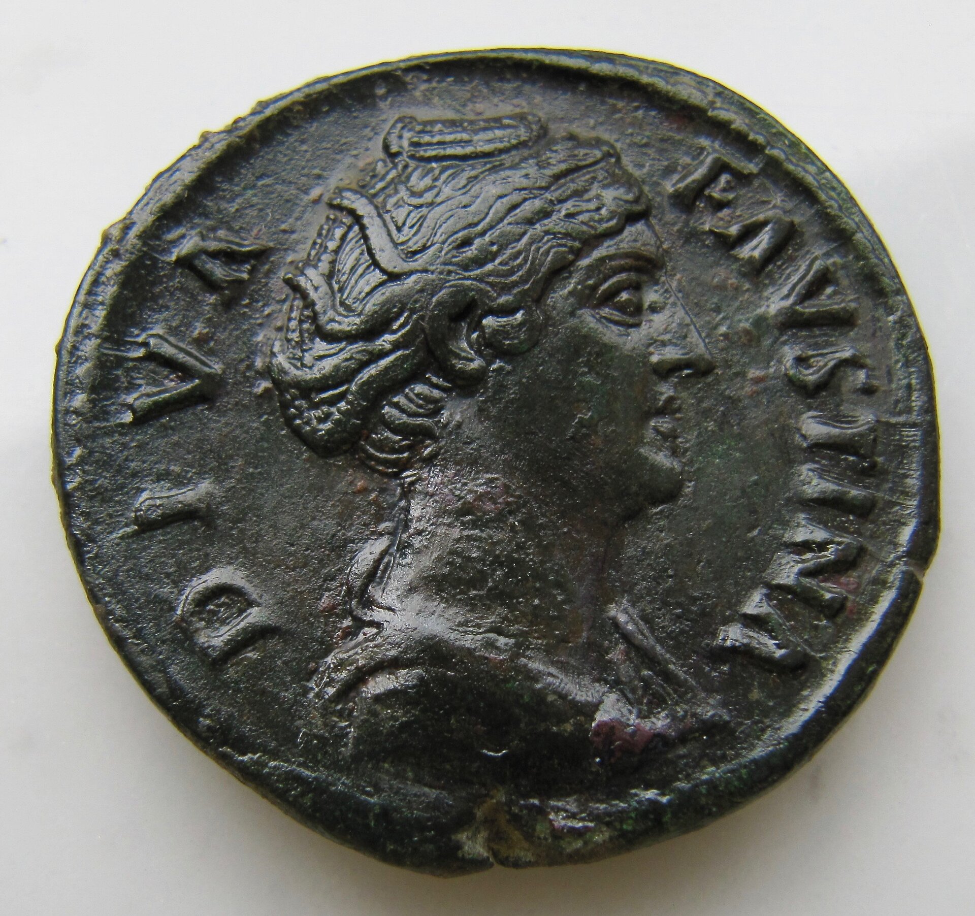 Faustina Sestertius DIVA OBV1 N - 1.jpg