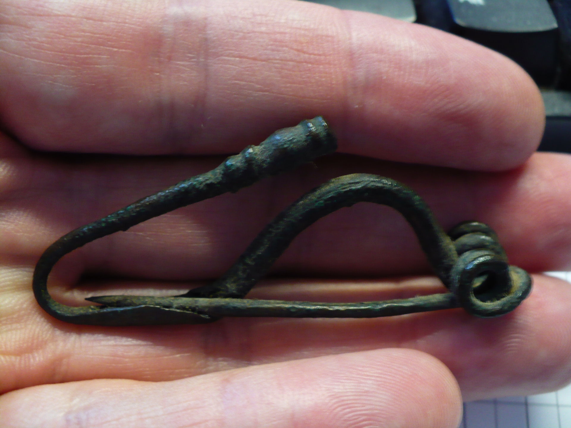 fibula  Vroeg La Tène-fibula (La Tène I) 4e-3e eeuw vóór Chr.2.JPG