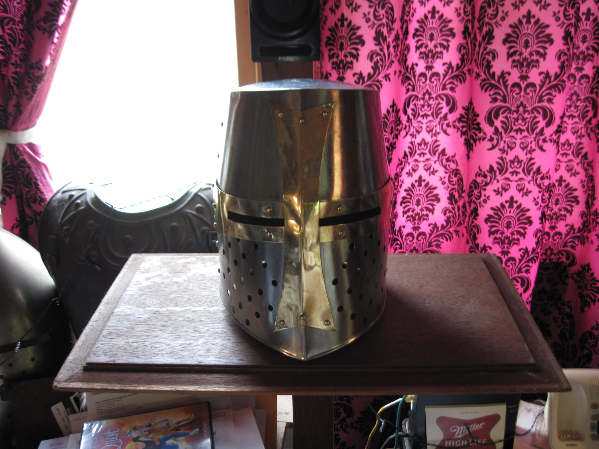 flat top medieval helmet 003.JPG