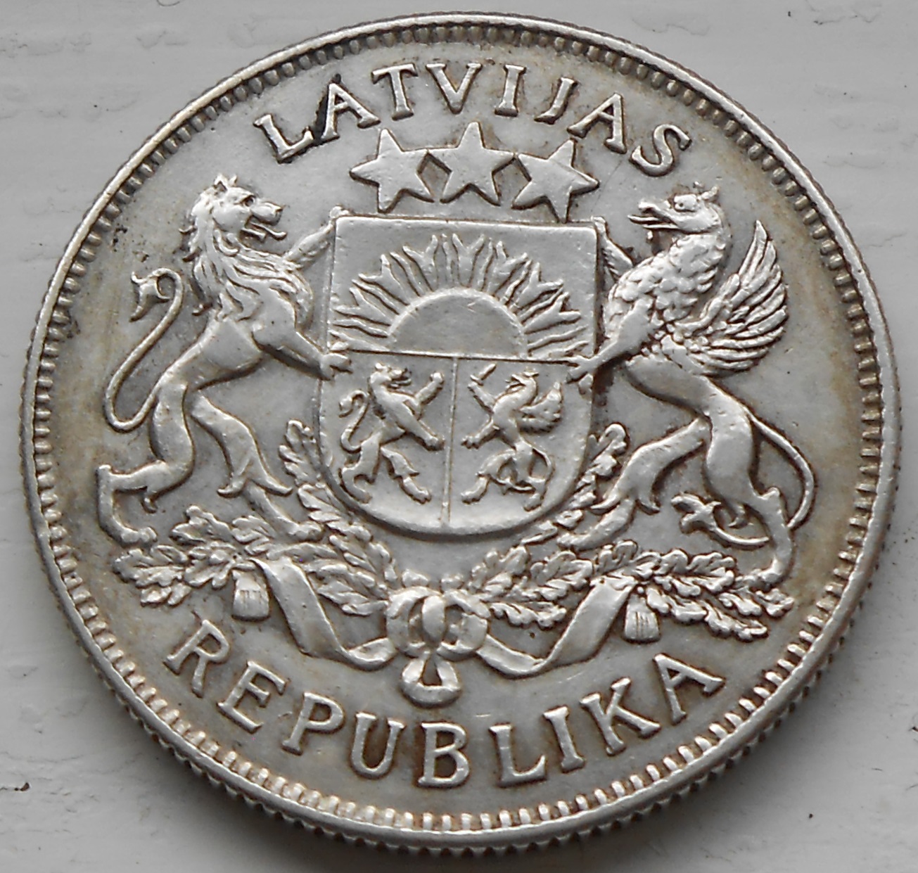 foriegn coins with cats 005.JPG
