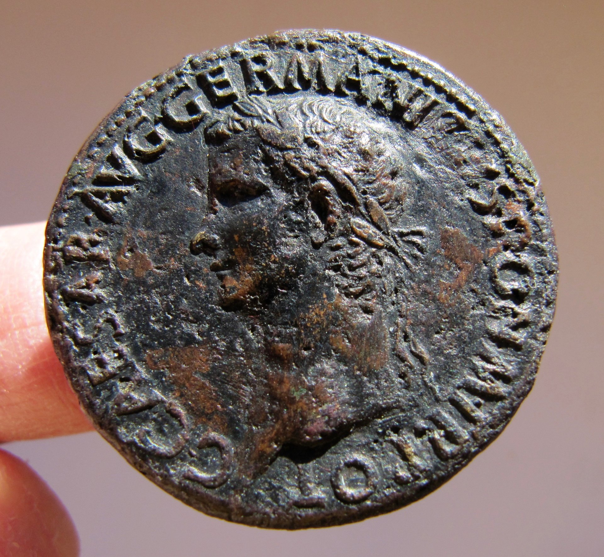 Gaius Caligula Sestertius-Wreath-Obv - 1.jpg
