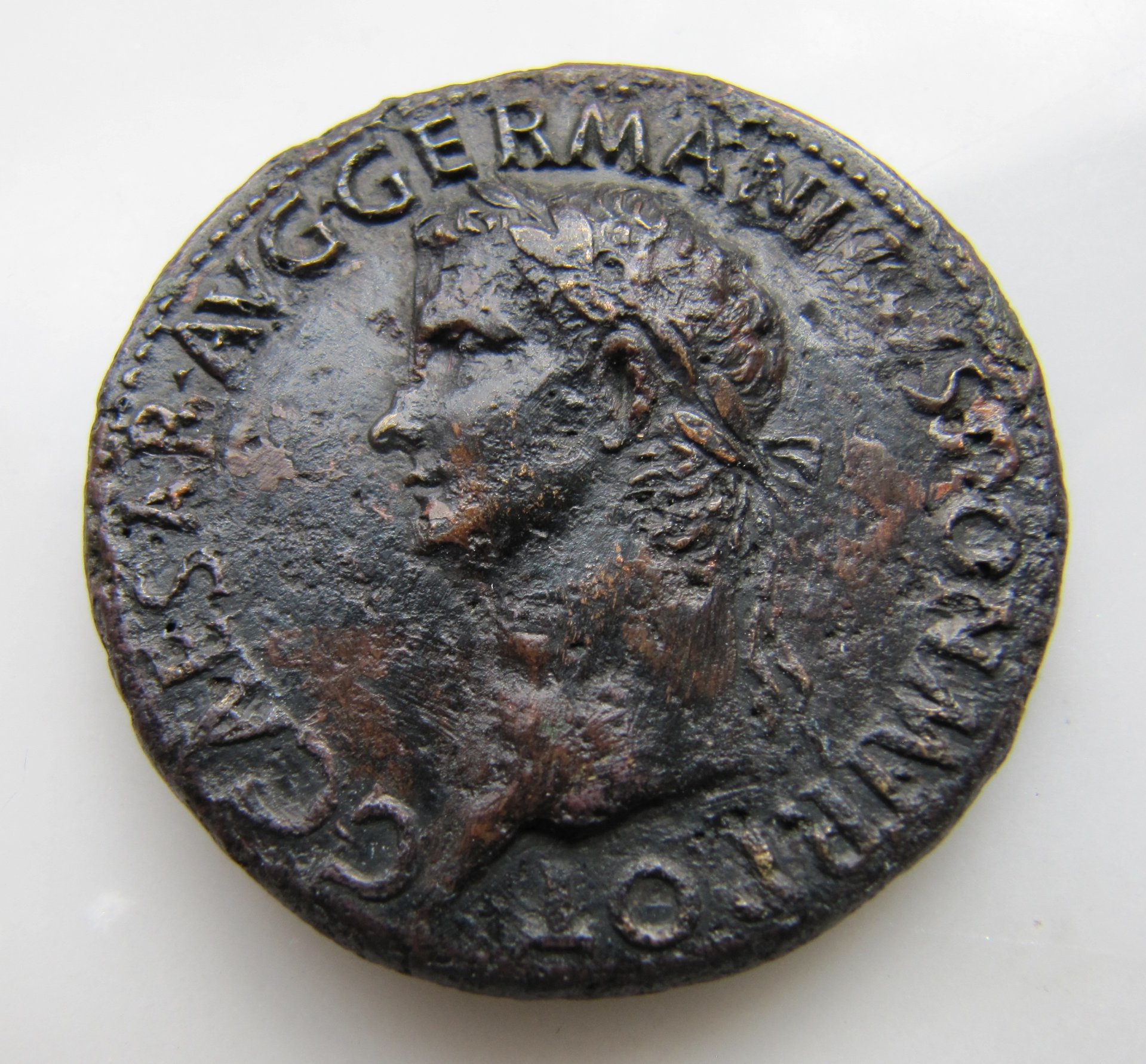 Gaius Caligula Sestertius-Wreath-Obv-marble - 1 (1).jpg