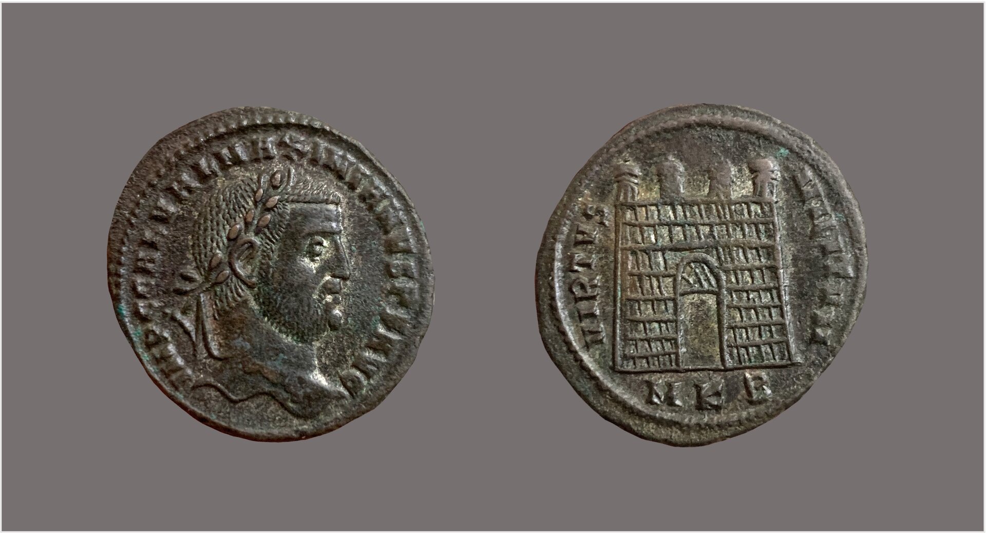 Galerius campgate follis.jpg