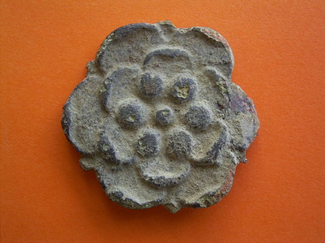 GENEALOGY, ENGLAND, HARNESS MOUNT, TUDOR ROSE, OBV..JPG