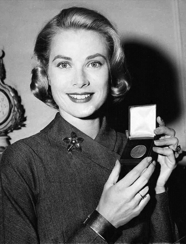 Grace Kelly receiving savings bond medal, March 1956 3-19-23.jpg