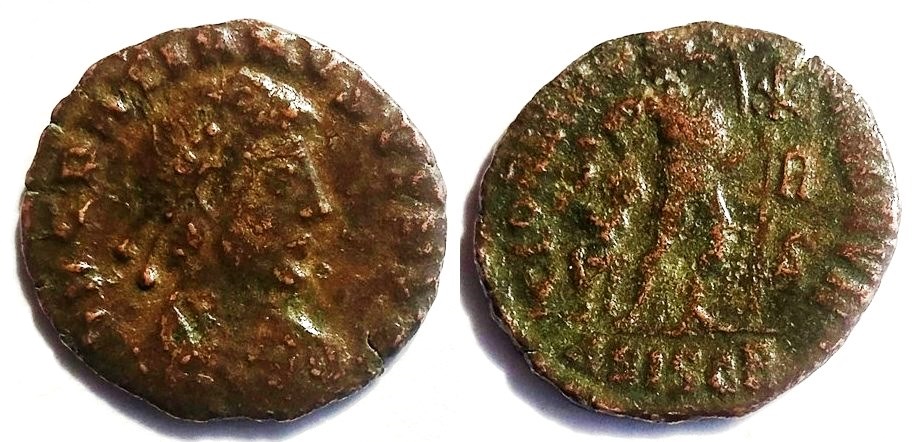 Gratian GLORIA ROMANORVM centenionalis Siscia.jpg
