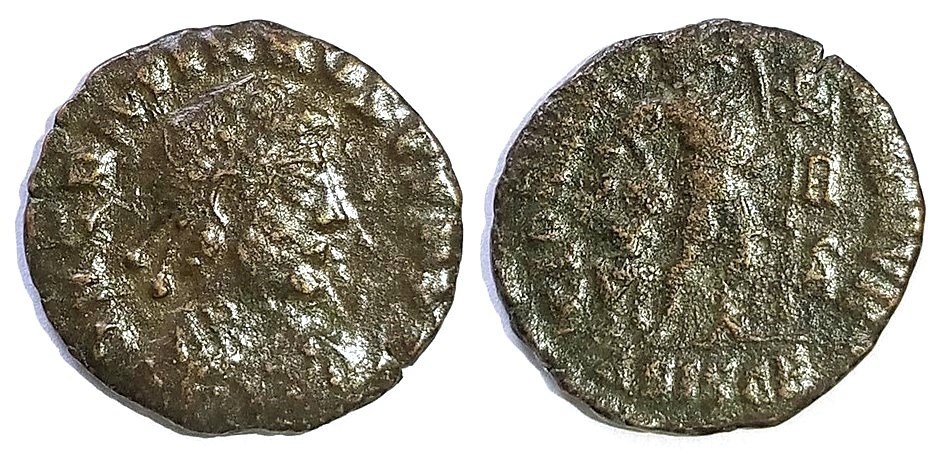 Gratian GLORIA ROMANORVM centenionalis Siscia.jpg