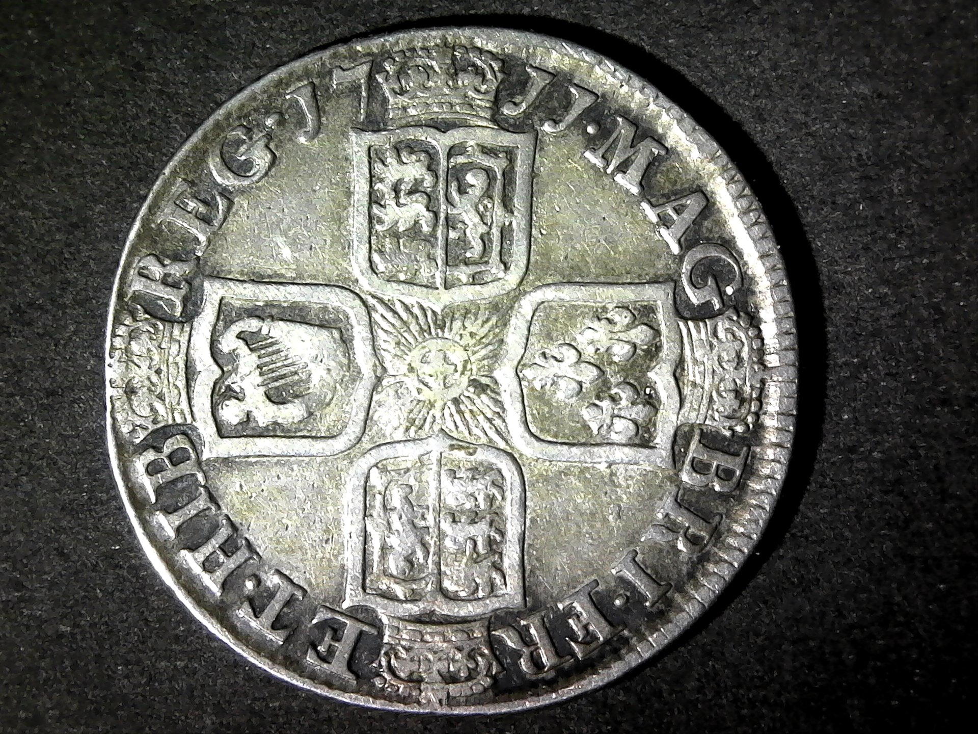 Great Britain Shilling 1711 rev.jpg