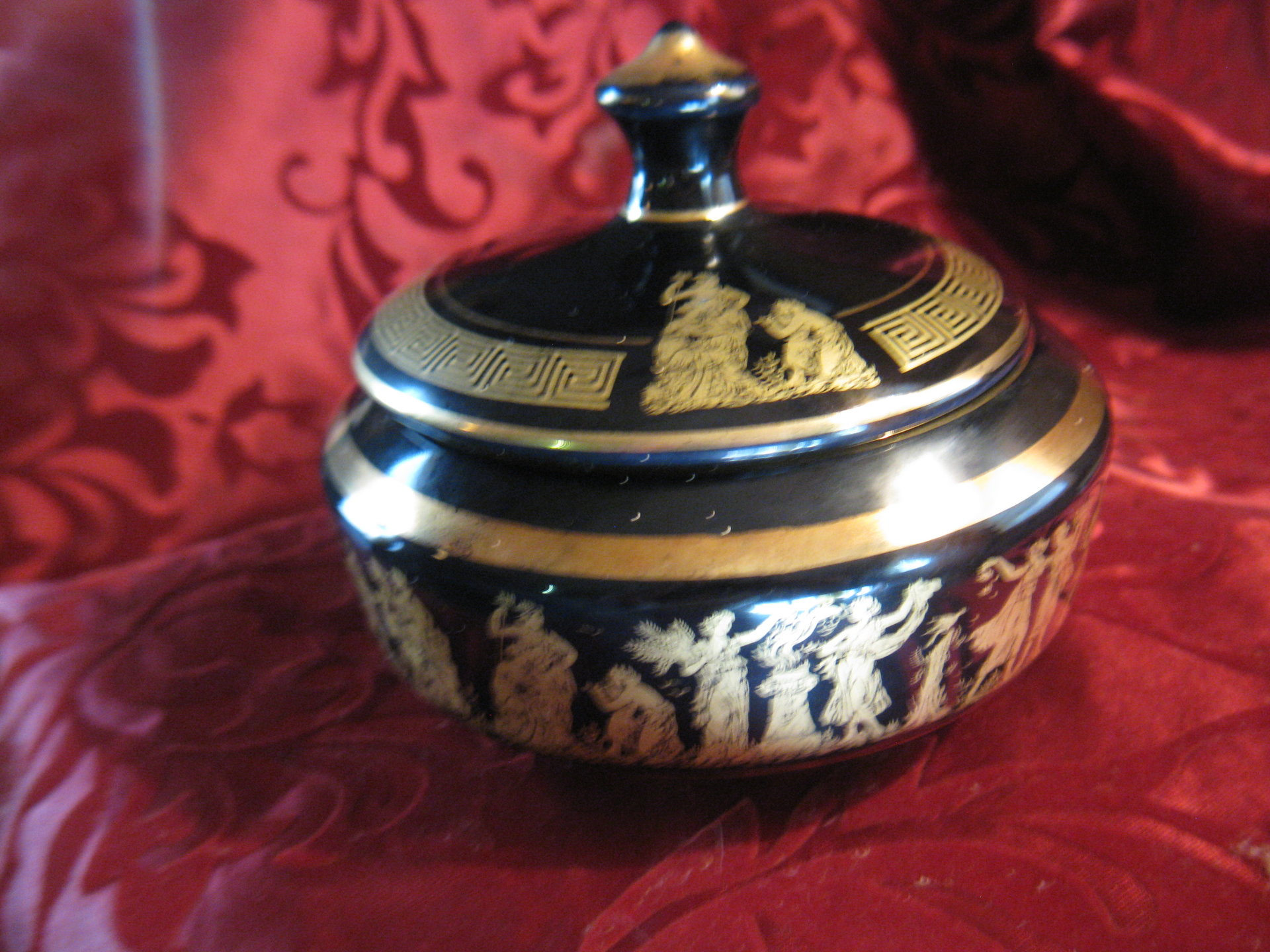 Greek urn 001.JPG