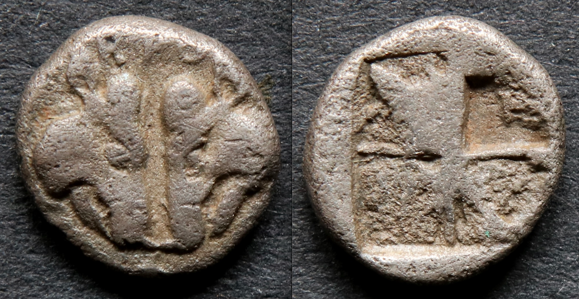 Griechen – Lesbos, unklare Münzstätte, Obol, Wildschweinköpfe und Incusum, BPO.png