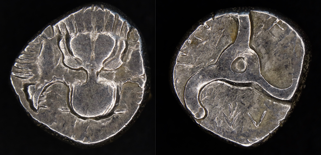 Griechen – Lykien, Dynast Perikles, third stater, lion, triskeles.png