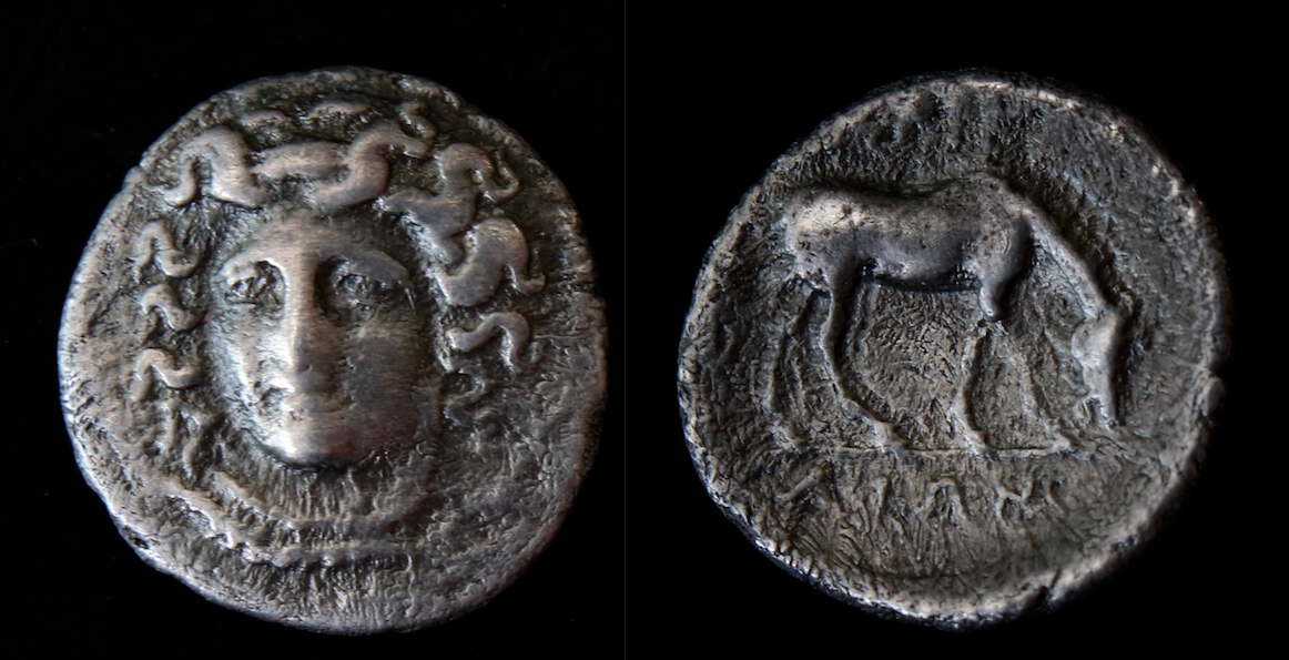 Griechen – Thessalien, Larissa, Obolos, Nymphe:Pferd.png