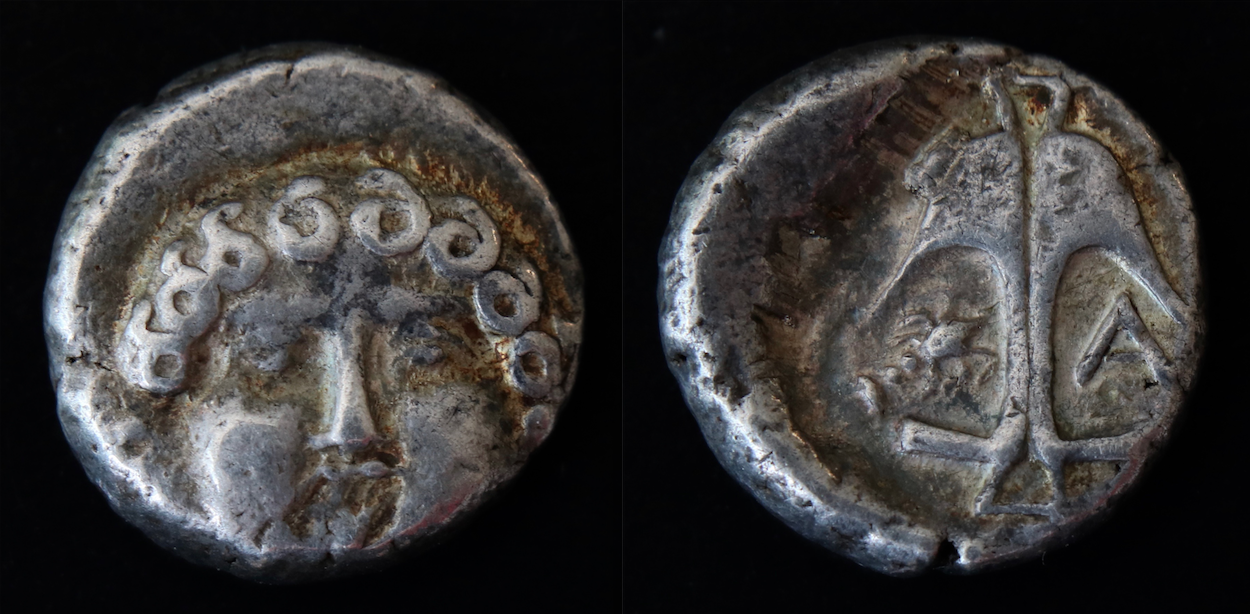 Griechen – Thrakien, Apollonia Pontika, Drachme, Gorgoneion und Anker.png
