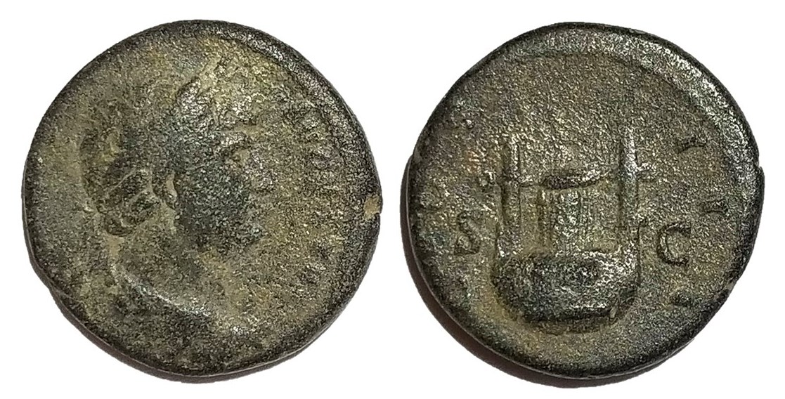 Hadrian COS III lyre semis.jpg