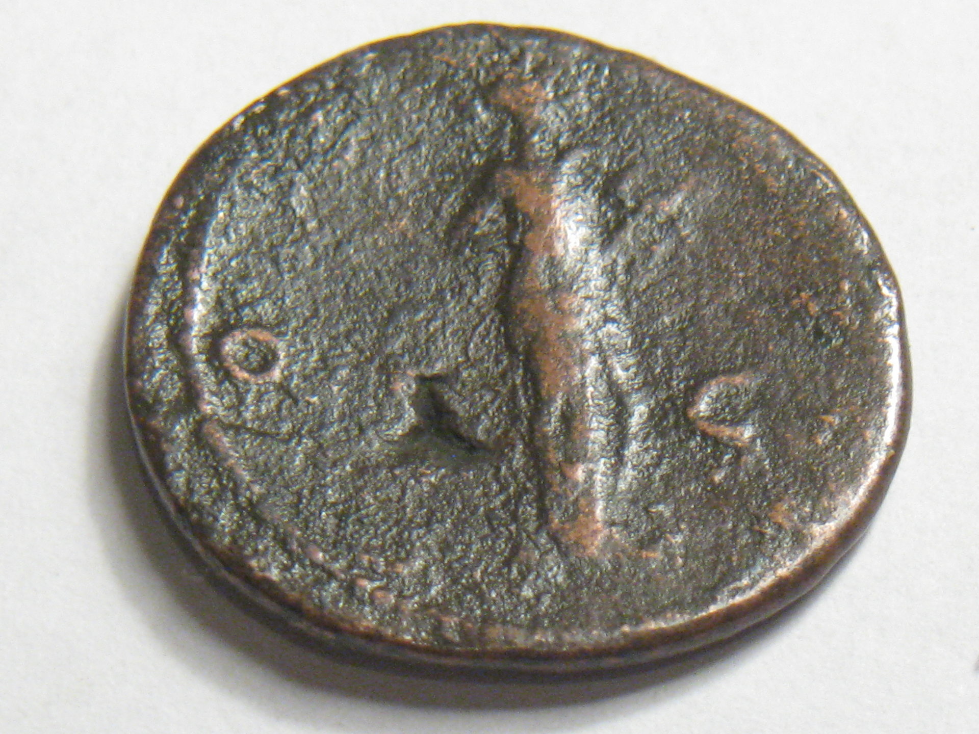 hadrian dupondius crispus follis  1st app. of verdi-care 004.JPG