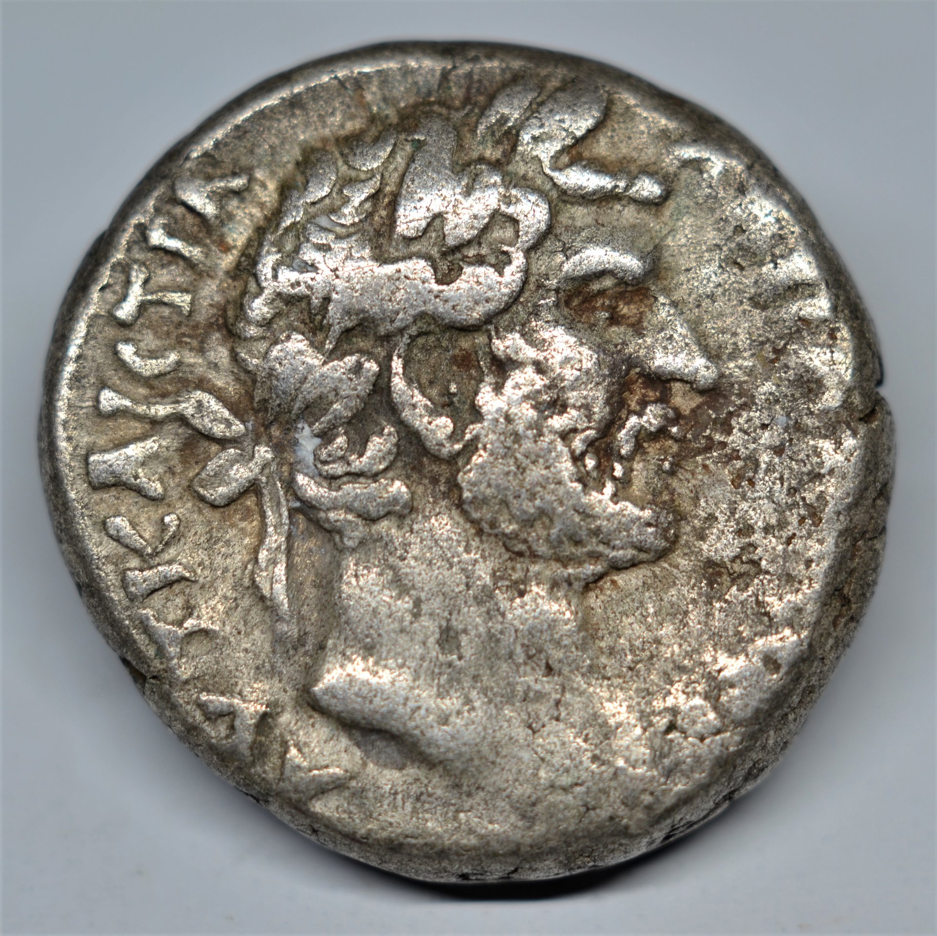 Hadrian - Reclining Nilus obverse.jpg