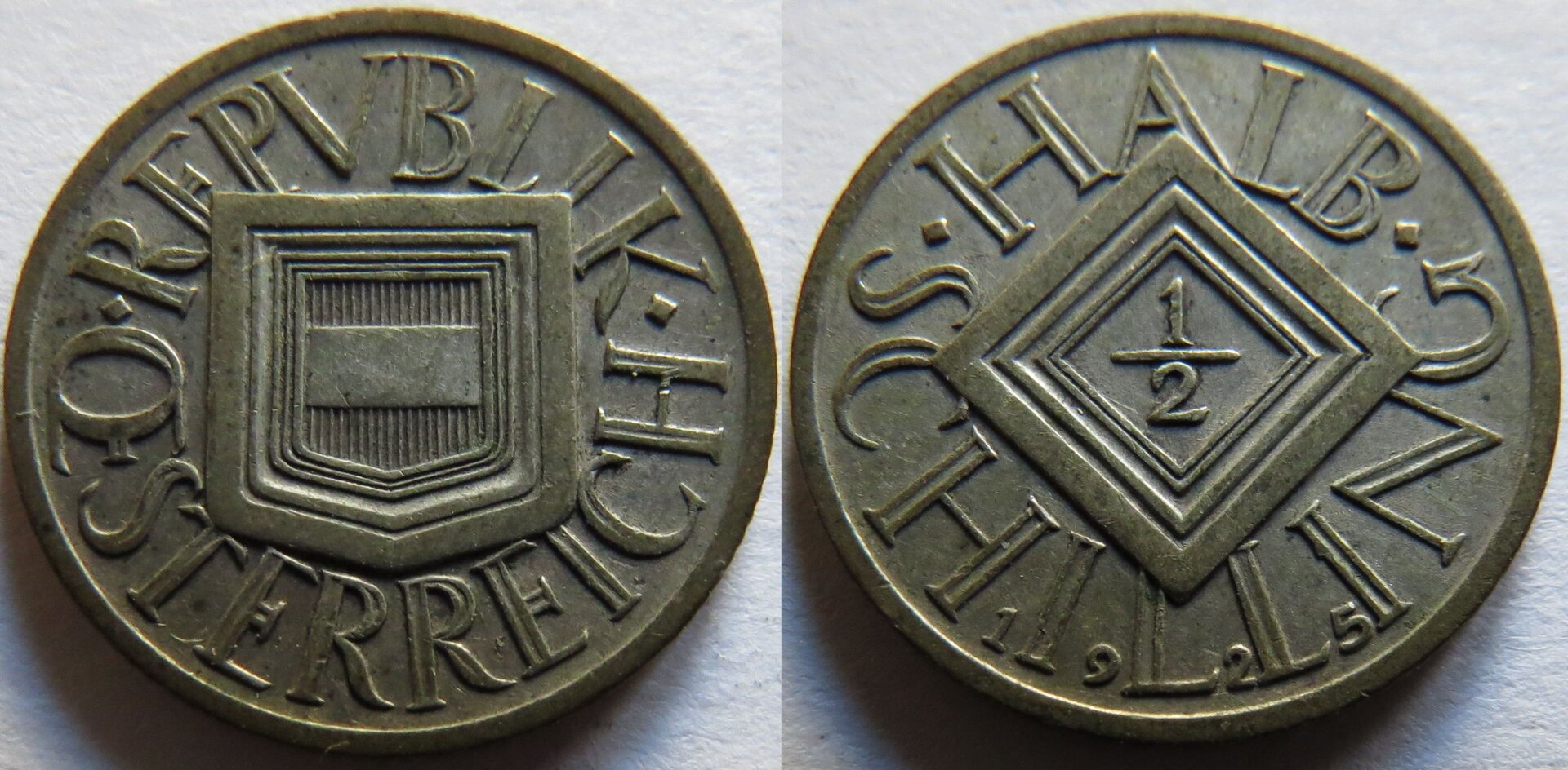 Half Schilling 1925.jpg