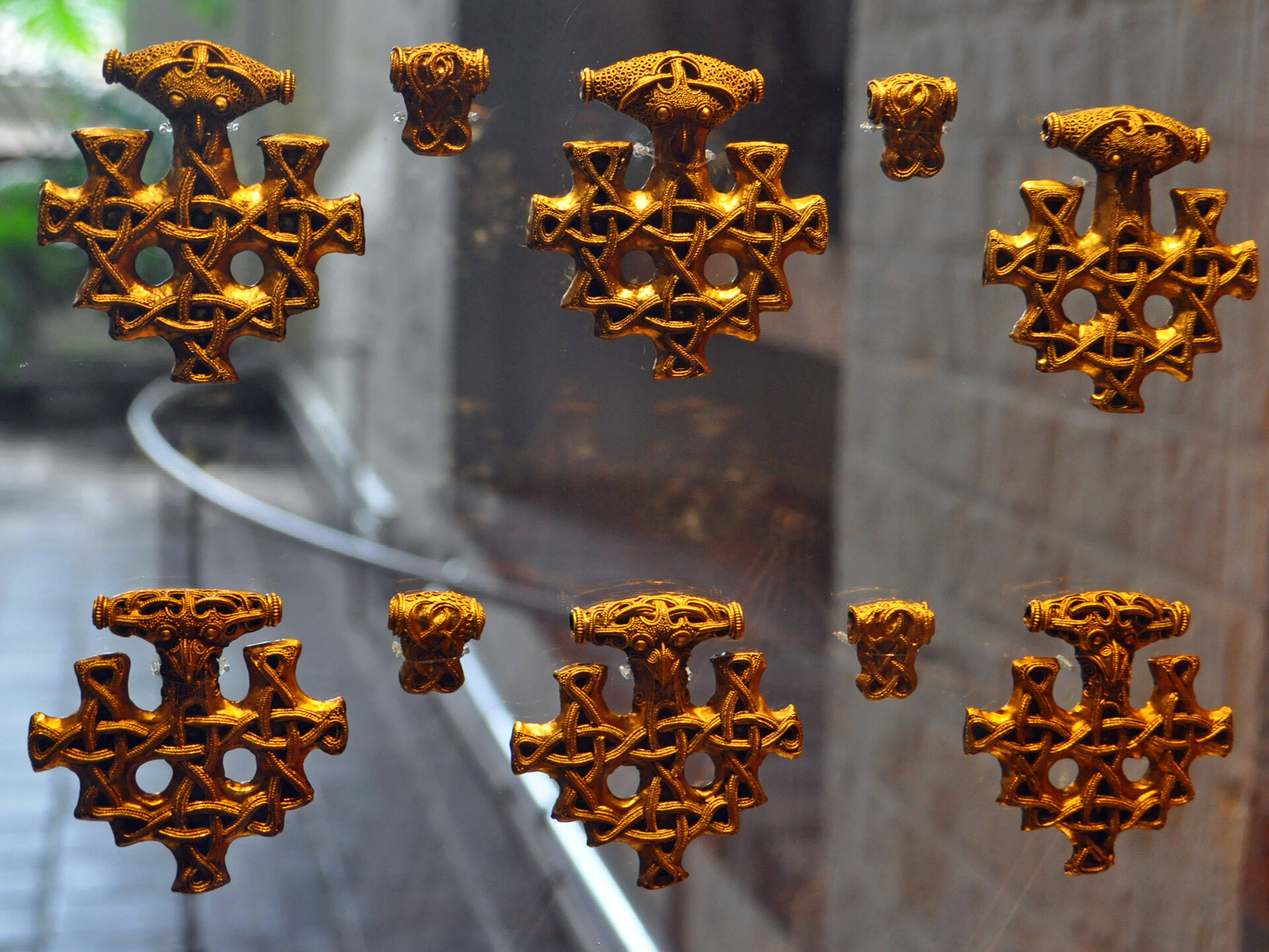 HARALD BLUETOOTH, GOLD HOARD, DETAIL WITH CROSSLET MOTIF.jpg