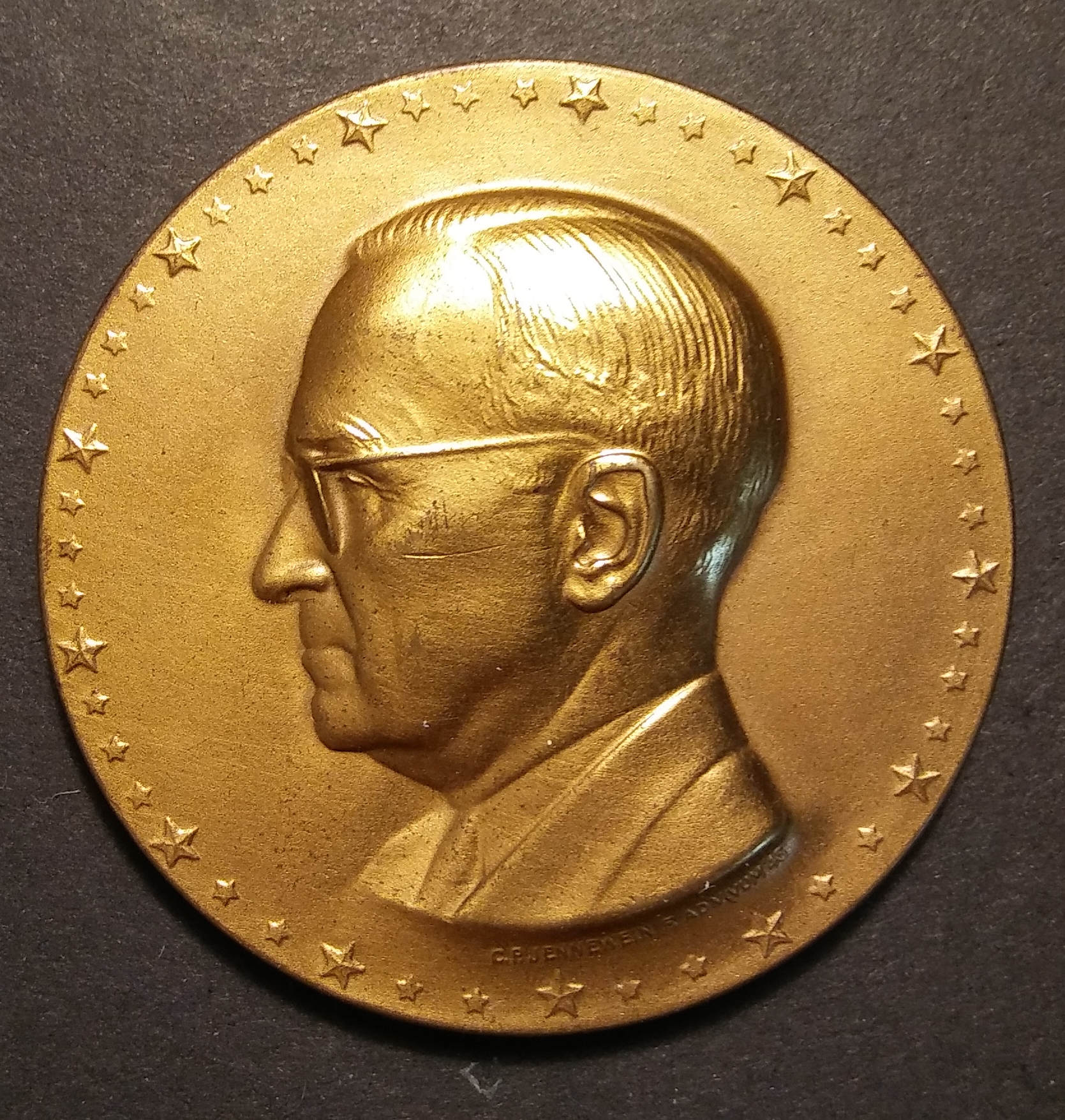 Harry S. Truman Inaugural Medal Obv..jpg