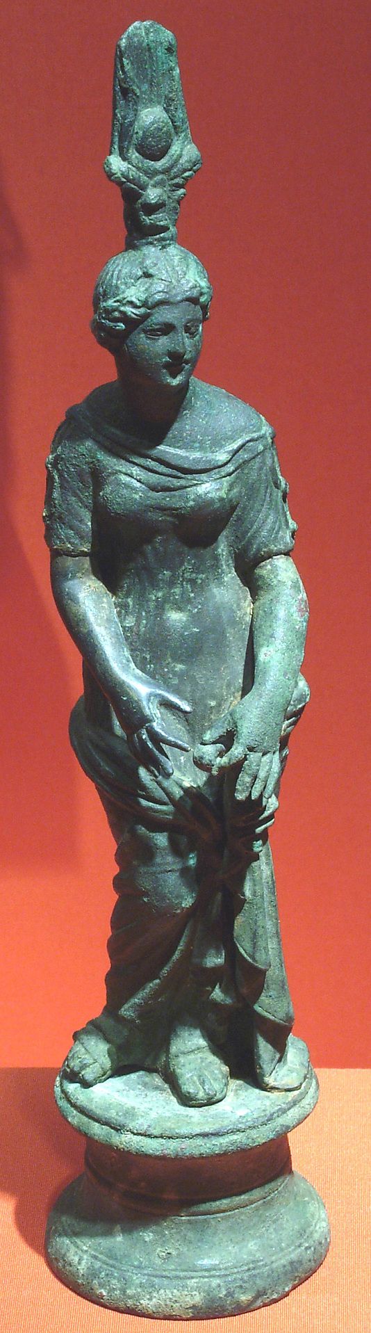 Headdress Isis roman time.jpg