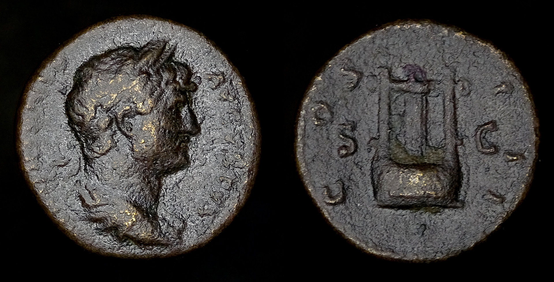 II Hadrianus 688 semis lyre 6b-003.jpg