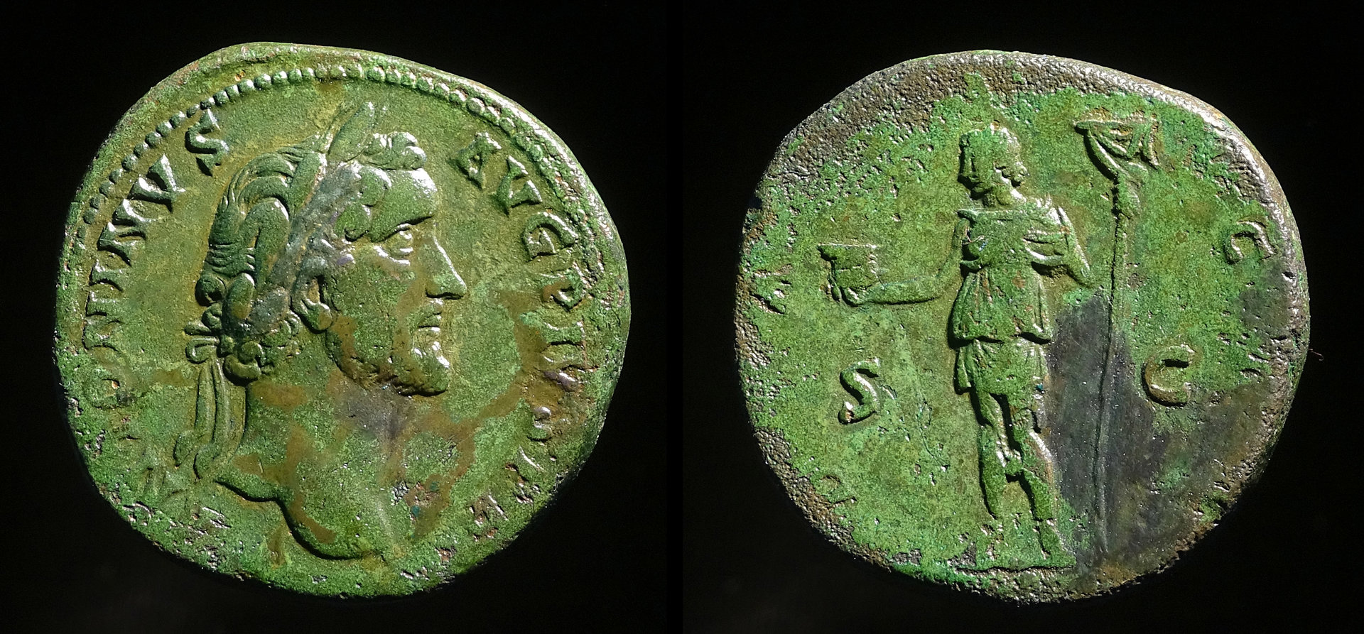 III Antoninus Pius 0581var Dacia box and vexillum 7-0334 edited.jpg
