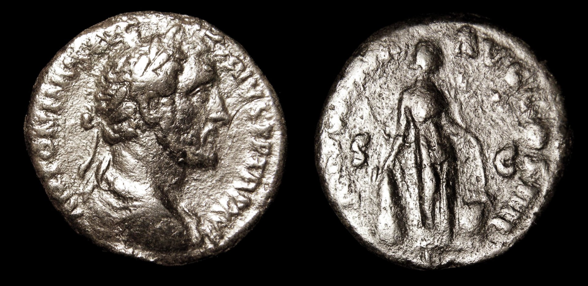 III Antoninus Pius 0910 var Annona as 7 nr 487.jpg