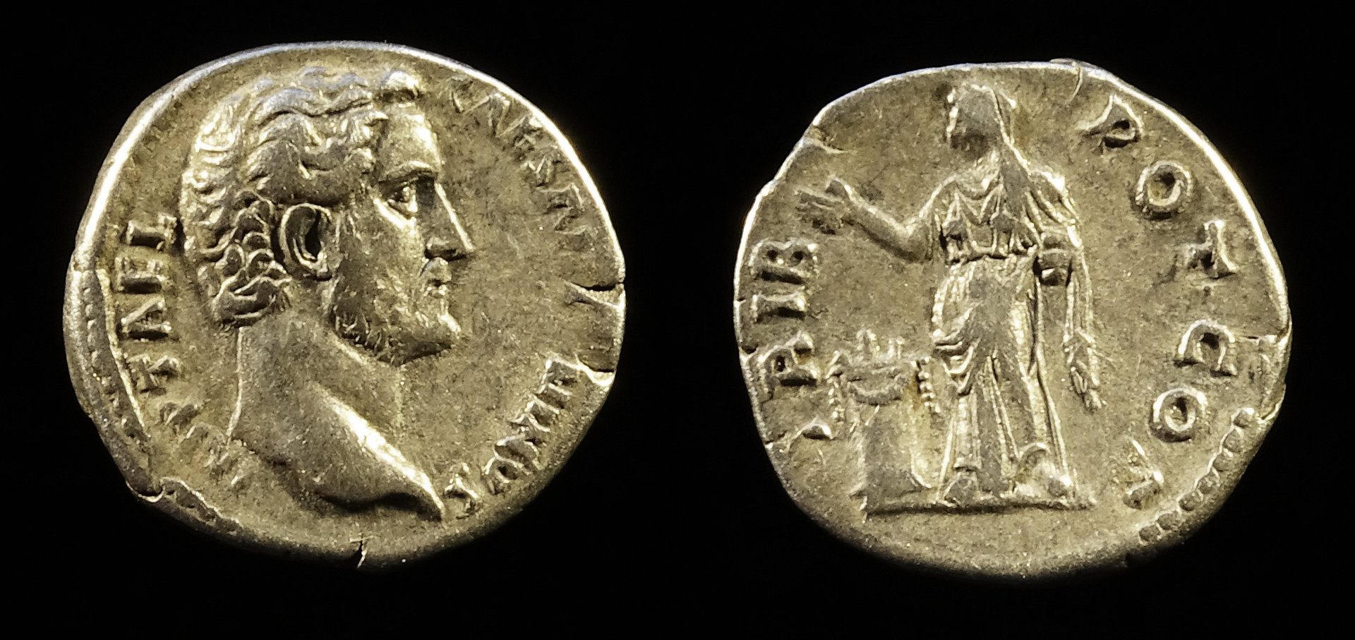 III Antoninus Pius H0452 Pietas 7 nr 1192.jpg