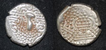 India Gujarat Chalukyas Gadhaiya Paisa BI Drachm 11th C CE  Sun Moon Fire Alter Crescent O-R.jpg