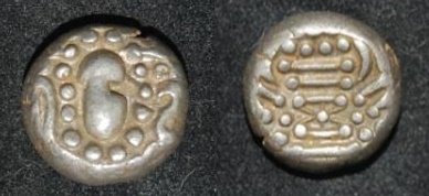 India Gujarat Chalukyas Gadhaiya Paisa BI Drachm 9th C CE  Sun Moon Fire Alter Crescent O-tile.jpg