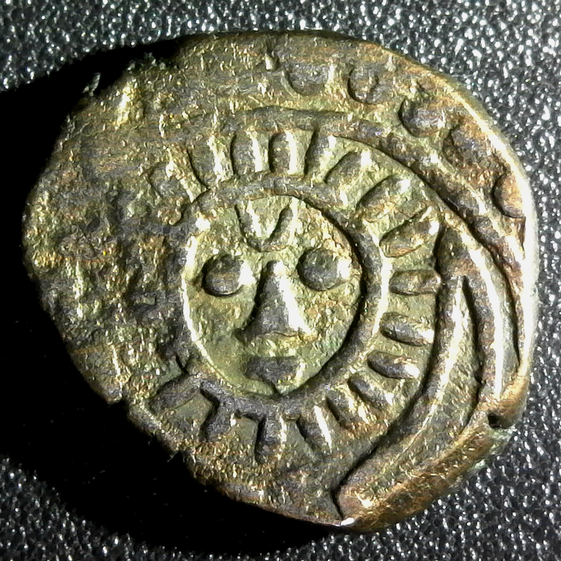 INDIA, PRATABGARH -VS1943=1886AD-1 PAISA, SURYA SUN GOD NO DOT VAR. KM#32 obv A.jpg