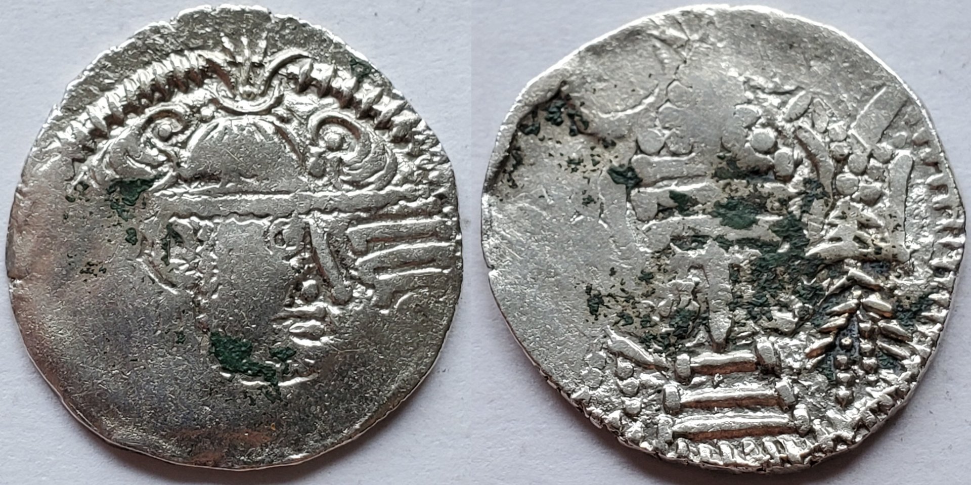Indo Sassanian trishul korymbos.jpg