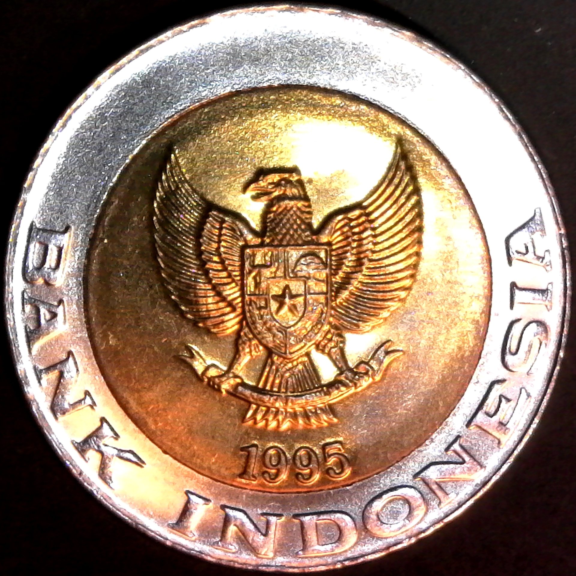 Indonesia 1000 Rupiah 1995 obv.jpg