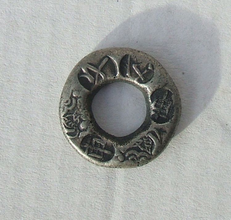 Japanese doughnut silver coin 10.jpg