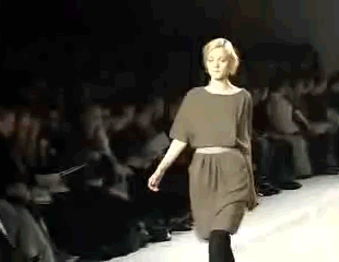 jessica-stam-runway-walk-the-fall.gif