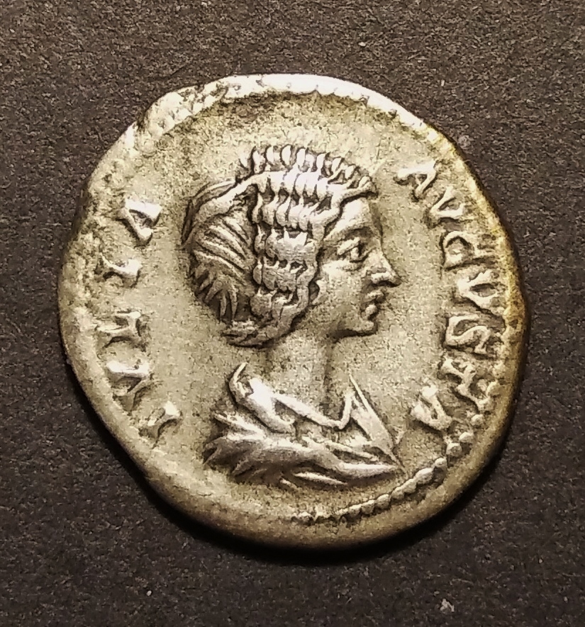 Julia Domna - Isis & Horus (Obverse).jpg