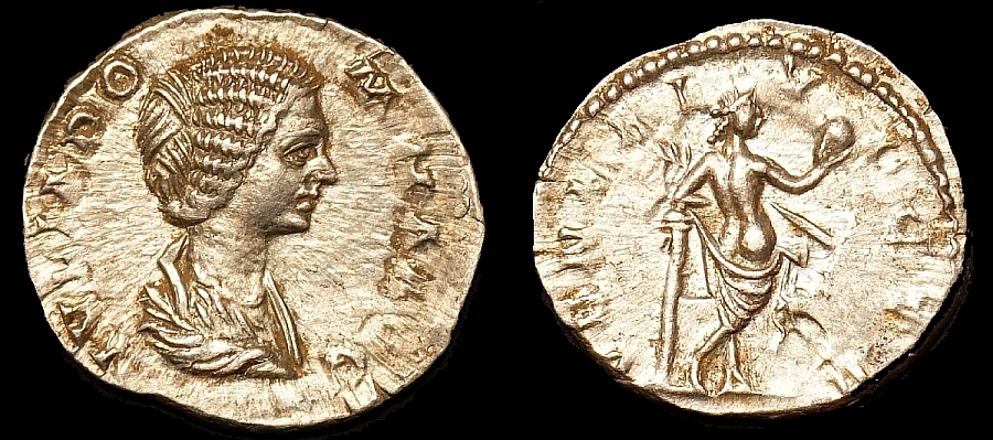 =JULIA DOMNA.jpg
