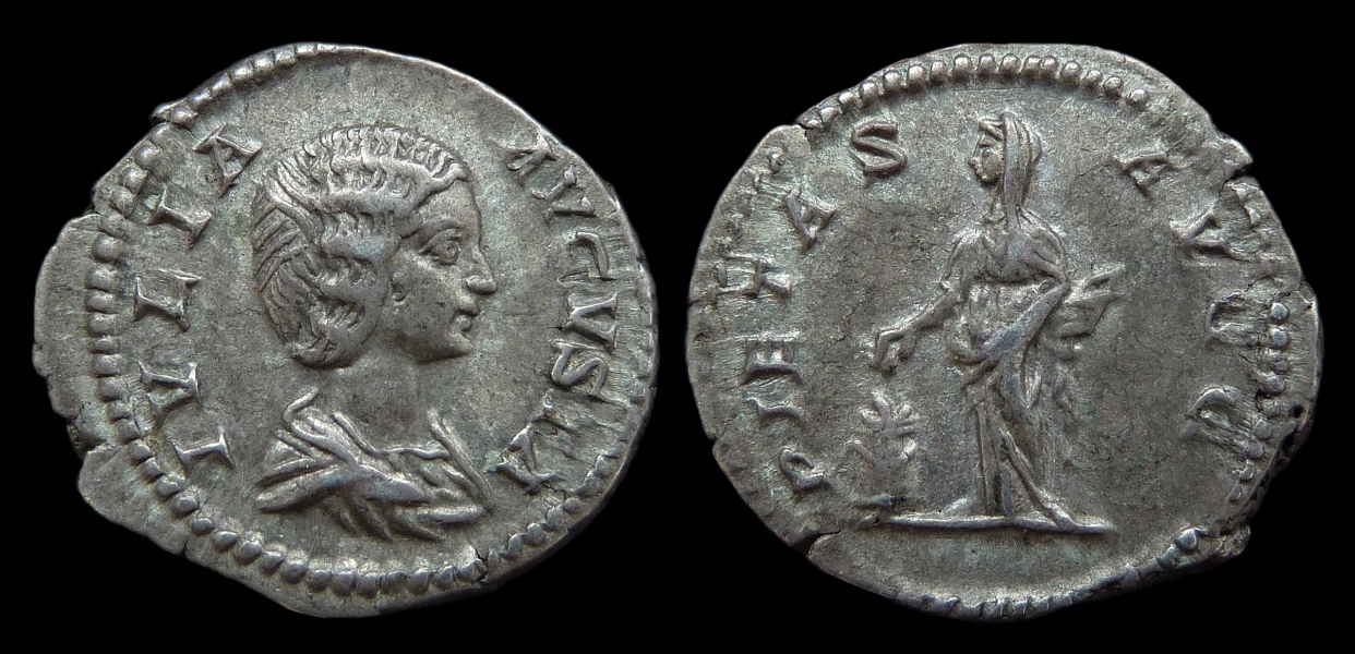 Julia Domna - Pietas.jpg
