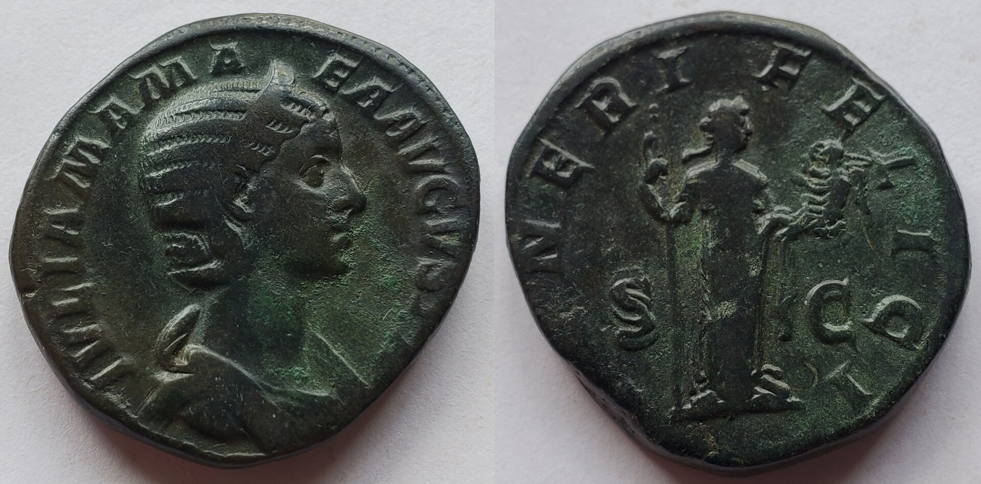 Julia Mamaea AE Sestertius VENERI FELICI Venus with Cupid.jpg