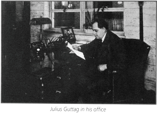 Julius Guttag in his office.png