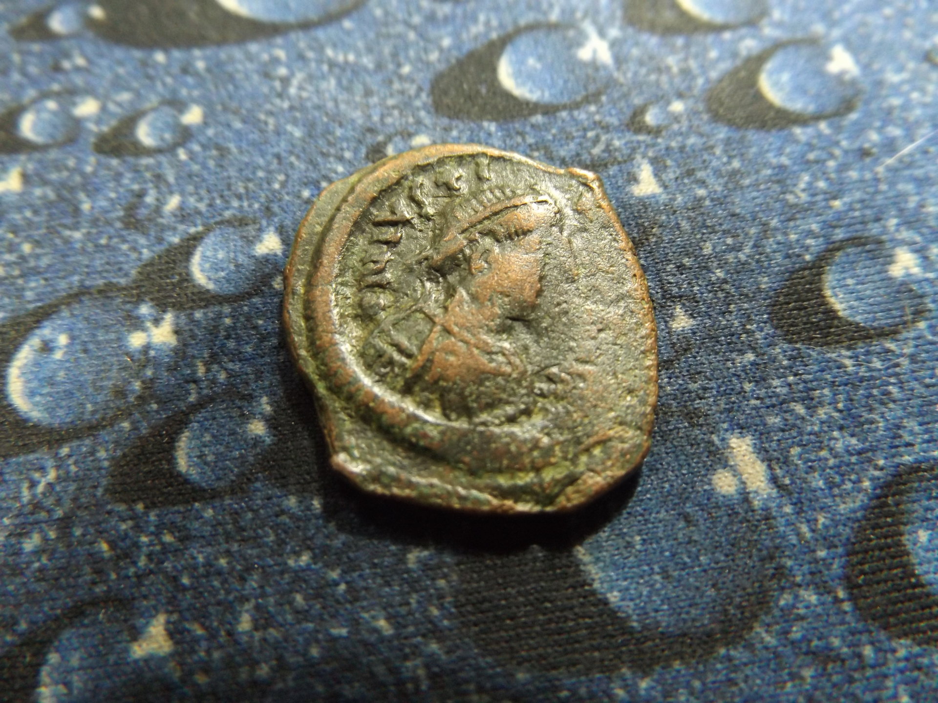 Justinian 12 Follis, TES 002.JPG