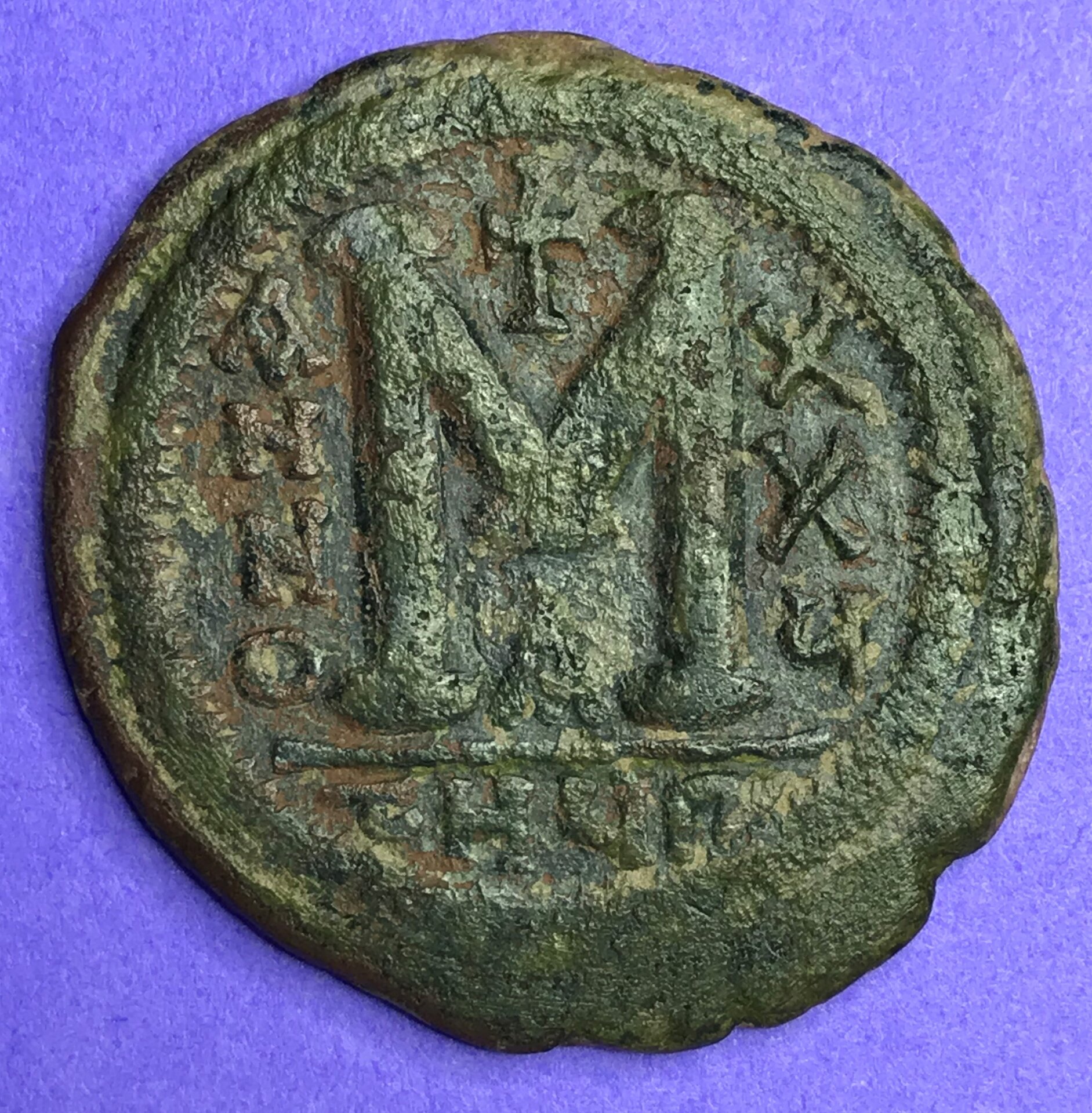Justinian I-follis-rev.JPG