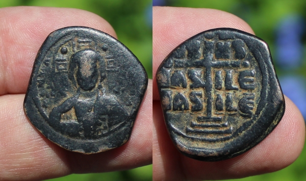 JWT 205 Basil II & Constantine VIII Class B Follis.jpg