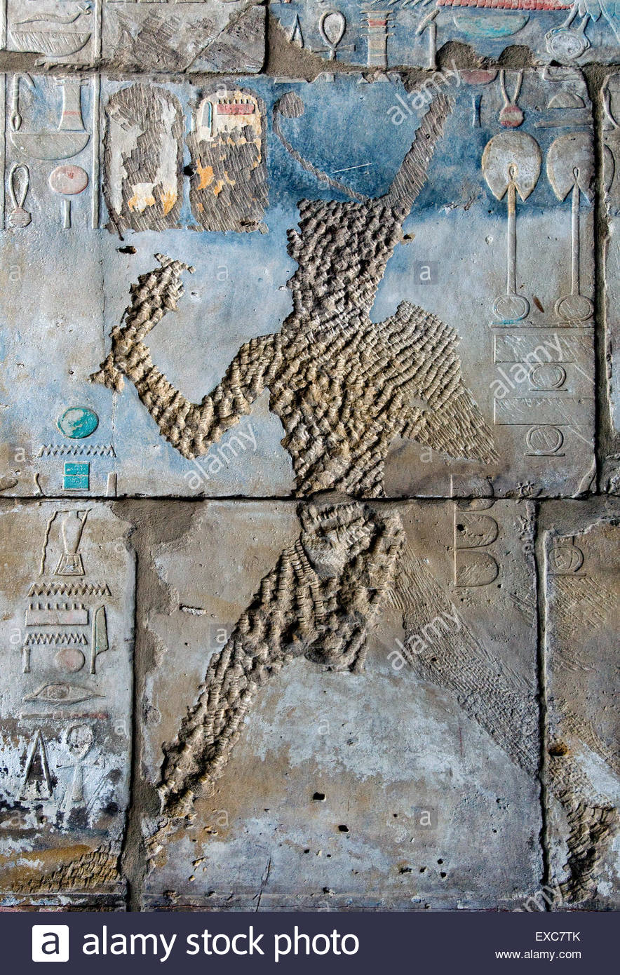karnak-luxor-egypt-temple-of-karnak-sacred-to-god-amon-relief-erased-EXC7TK.jpg