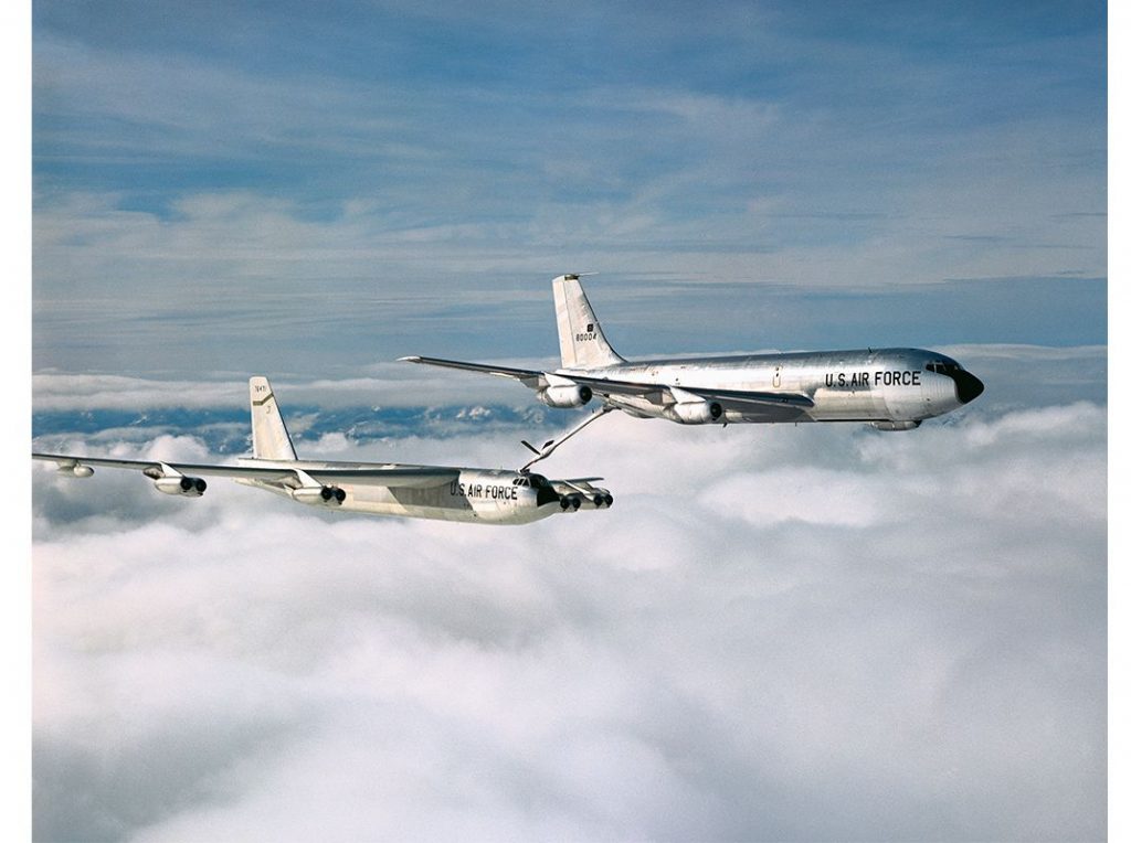 kc-135a refueling b-52g.jpg