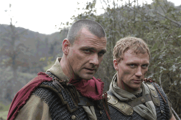 Kevin-McKidd-as-Lucius-Vorenus-Ray-Stevenson-as-Titus-Pullo-rome-16609042-600-399.gif
