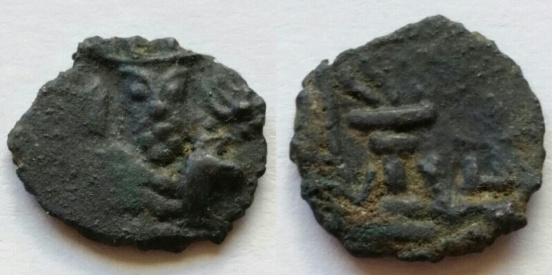 Kidarite facing fire altar.jpg